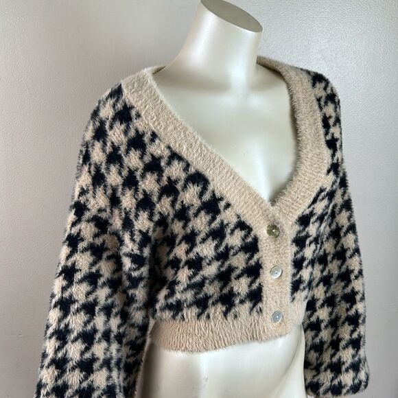 New Kendall & Kylie Cardigan Fuzzy Houndstooth sweater cropped - Picture 3 of 8
